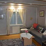 Idyllinen Mummonmoekki Renovated Grandma's For 5-6 People * Oulu