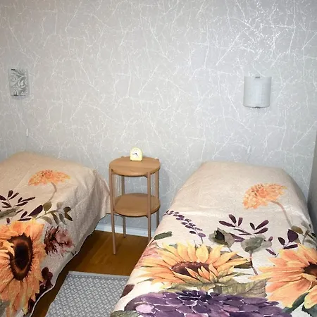 Idyllinen Mummonmoekki Renovated Grandma's For 5-6 People Oulu