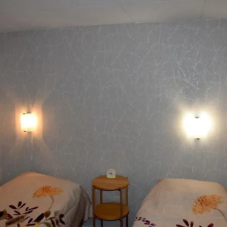 Idyllinen Mummonmoekki Renovated Grandma's For 5-6 People דירה