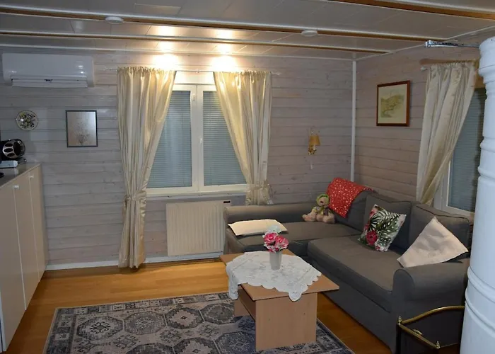 Idyllinen Mummonmoekki Renovated Grandma's For 5-6 People * אולו